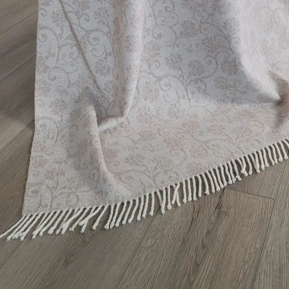 Wool Throw Blanket, Jacquard Design, 100% Virgin Wool, Size 55"x70" - Picture 9 of 11